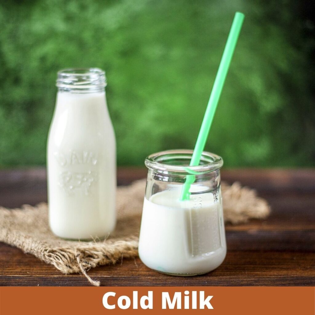 Apply cold milk to remove dark spots on eye bags