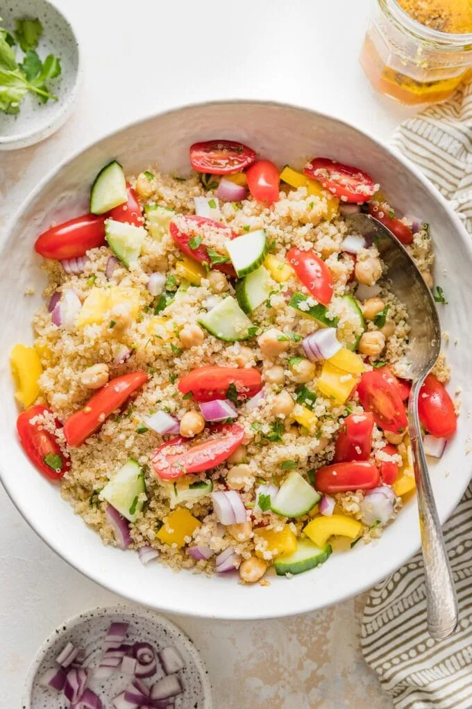 Quinoa Salad with Chickpeas and Veggies